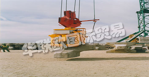 ACIMEX于1971年在法國創(chuàng)立，在鋼鐵和機械工業(yè)服務(wù)領(lǐng)域首次獲得法國在夾持和提升金屬板和鋼板領(lǐng)域的聲譽。該公司隨后擴展了其在混凝土和管道領(lǐng)域的專業(yè)知識和技能。
