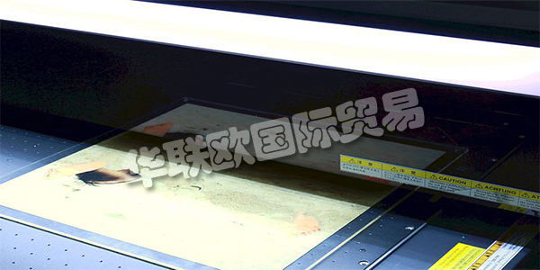德國(guó)PLANISTAR主要產(chǎn)品：PLANISTAR燈具、熒光燈等。PLANISTAR自1983年以來，他們的團(tuán)隊(duì)一直致力于照明技術(shù)和照明產(chǎn)品。他們制造了帶鹵素?zé)舻钠矫姹彻狻Ｋ麄円呀?jīng)掌握了這項(xiàng)光技術(shù)的知識(shí)和專利，甚至在邊緣照明進(jìn)入許多顯示器和背光之前。
